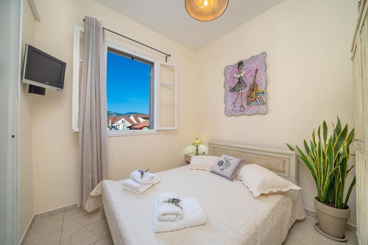 Flowers In The City - Elegant Home In Argostoli Экстерьер фото