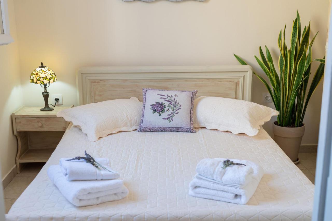 Flowers In The City - Elegant Home In Argostoli Экстерьер фото