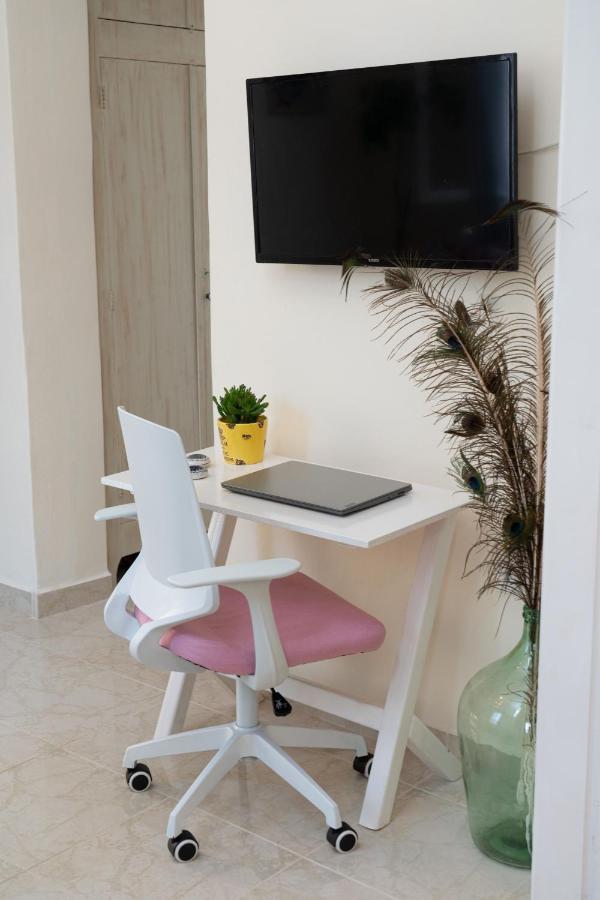Flowers In The City - Elegant Home In Argostoli Экстерьер фото