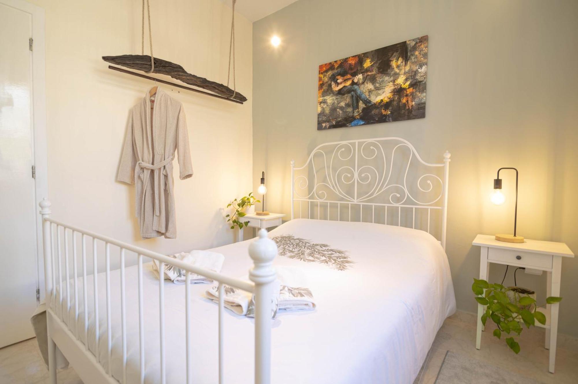 Flowers In The City - Elegant Home In Argostoli Экстерьер фото